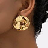 Model Using Pearl Metal Irregular Earring 