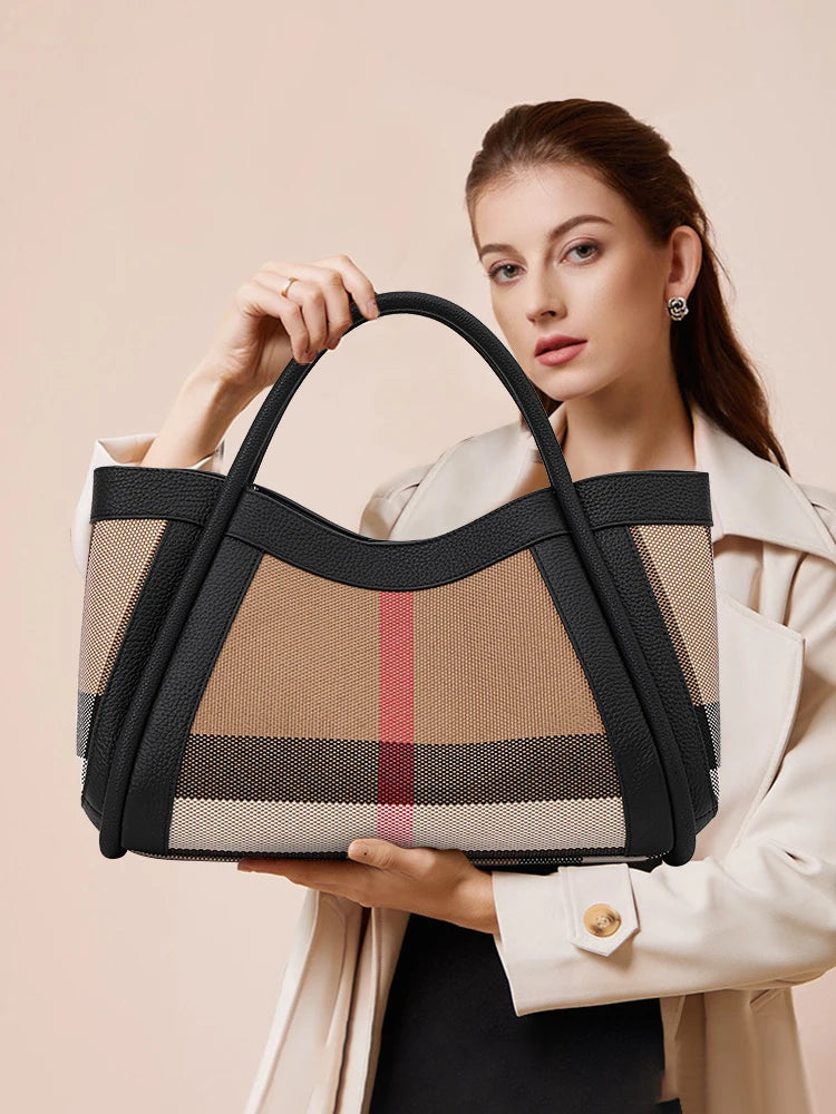 Model Using Plaid Pattern Large Capacity Handbag