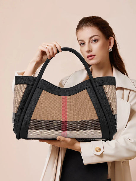 Model Using Plaid Pattern Large Capacity Handbag