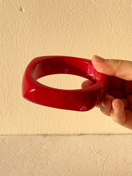 red irregular bracelet 