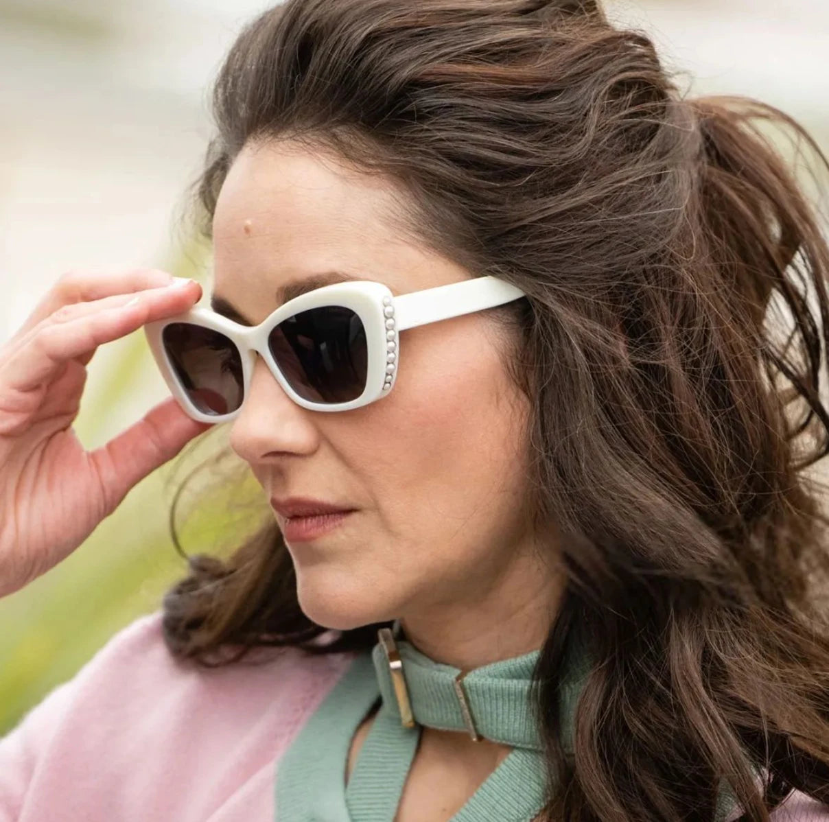 Model Using Retro Presbyopic Pearl Eyewear