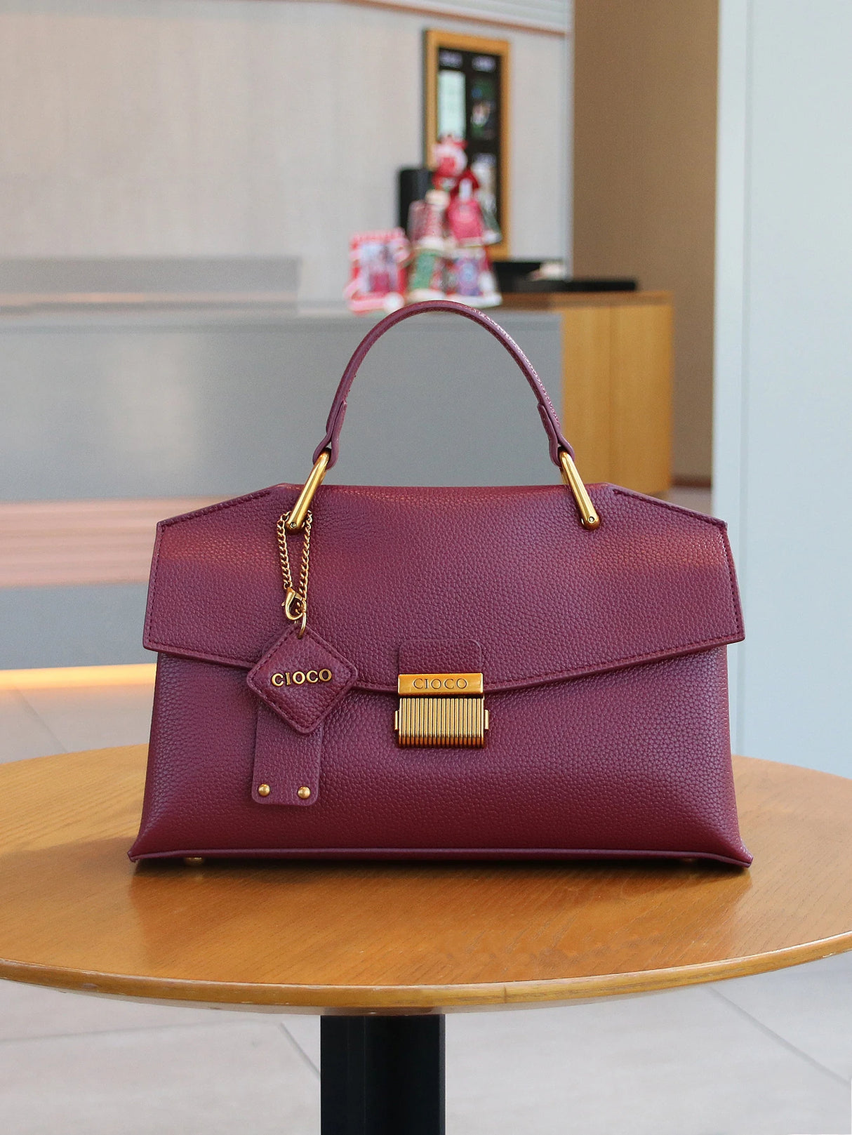 Red Retro Snake-shaped High-grade Handbag