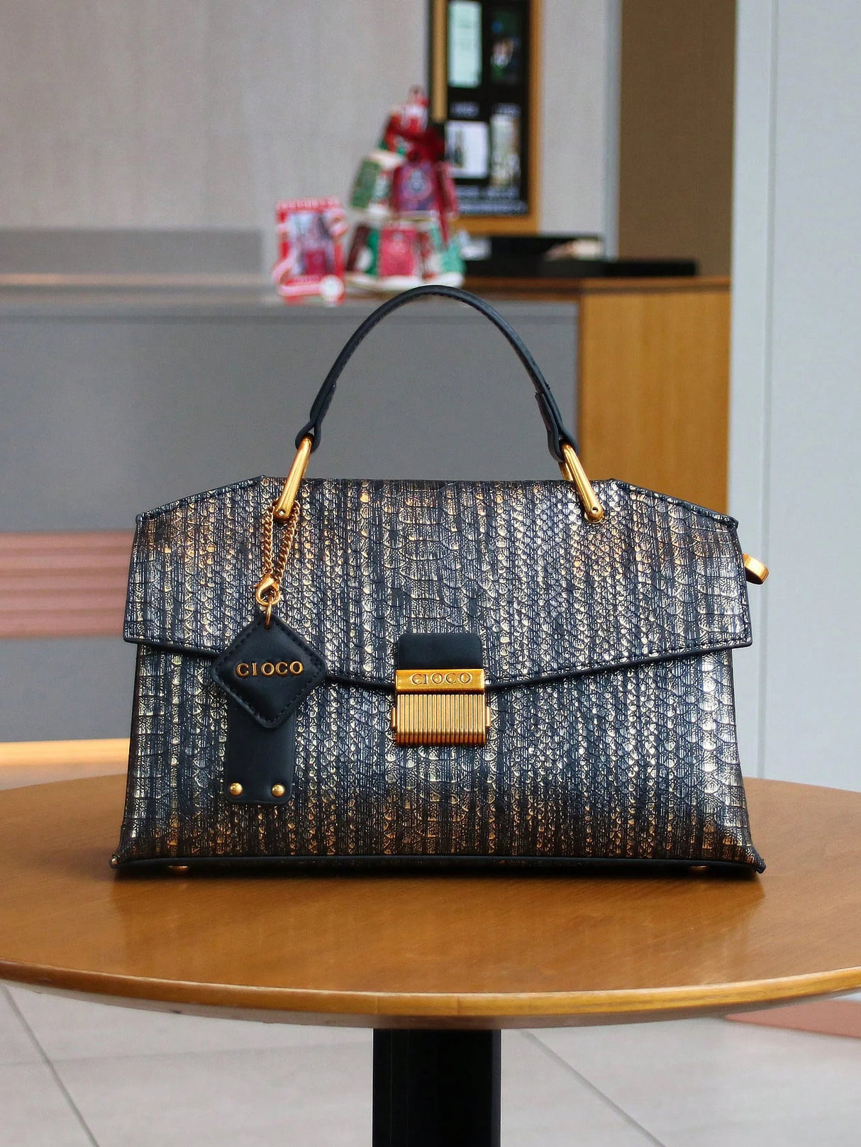 Black Retro Snake-shaped High-grade Handbag