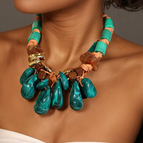 Model Using Statement Retro Ethnic Style Laminated Beads Necklace