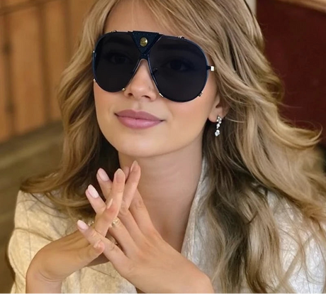 Model Using Steampunk Oval Shield Pilot Sunglasses
