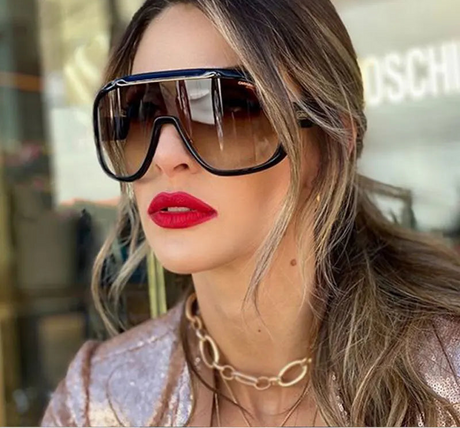 Model Using Steampunk Oversized Retro UV400 Vintage Sunglasses