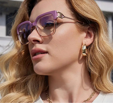Model Using Stripe Mirror Colorful Oversized Anti Blue Glasses 