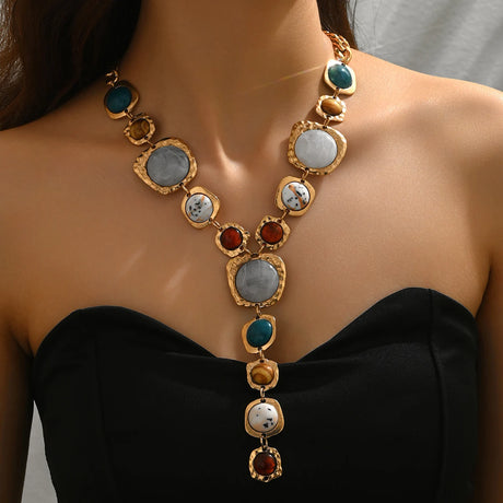 Model Using Stylish Chunky Geometric Y-shaped Long Necklace