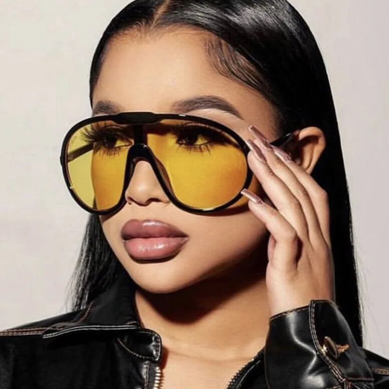 model using Vintage Brand Oversized Pilot Sunglasses