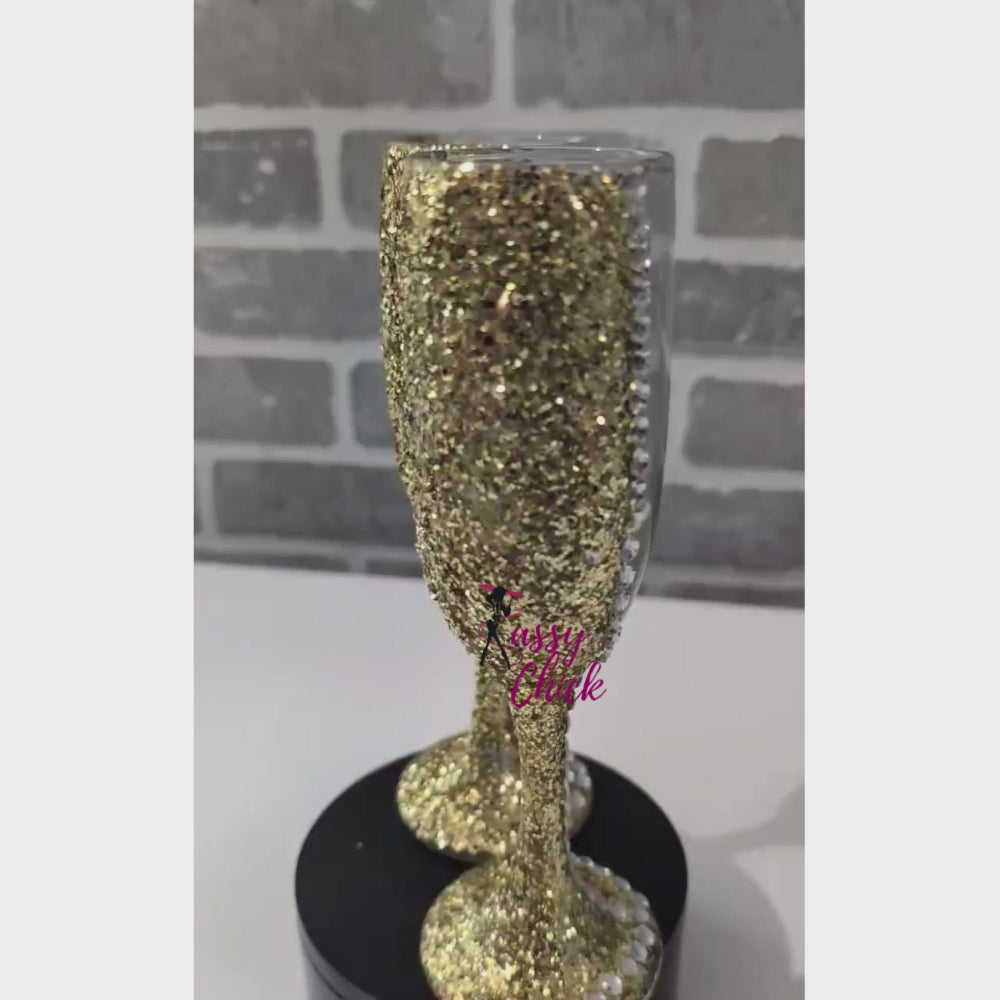 Personalized gold glitter wine flute with rhinestones. Perfect for weddings, birthdays, and special events.