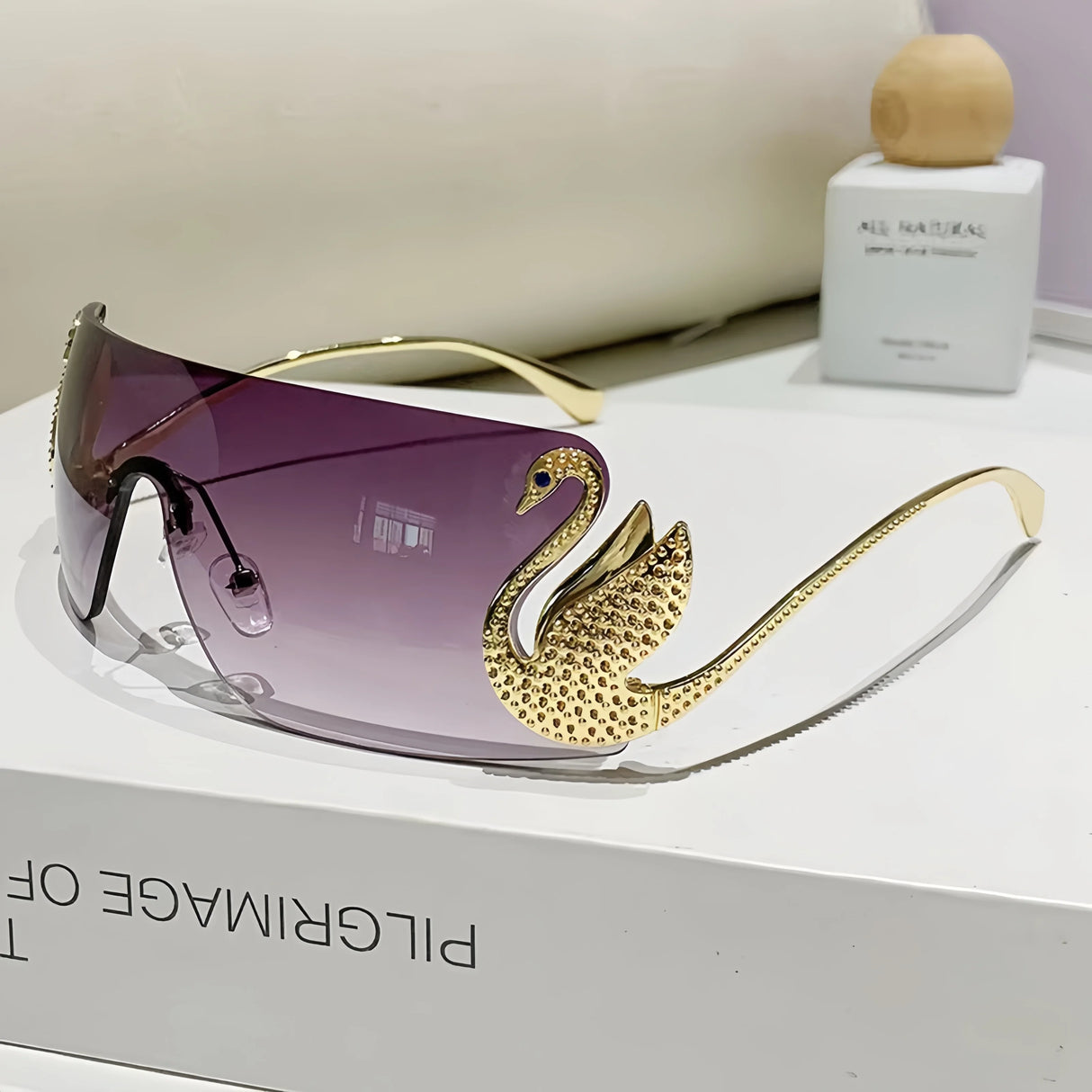 retro-inspired fashion sunglasses