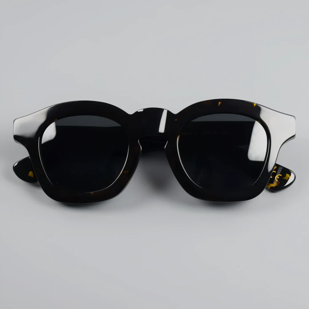 Retro square frame sunglasses with polarized UV400 lenses for men and women