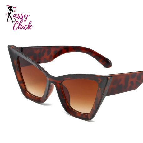 Vintage cat-eye sunglasses with square frame design for women, retro fashion eyewear for outdoor and everyday style.