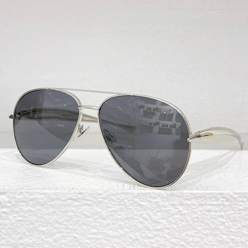 Vintage metal pilot sunglasses with UV400 lenses for men and women