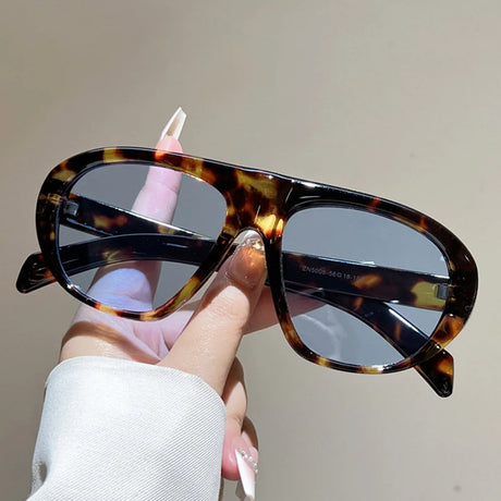 Women’s vintage sunglasses in black and red elegant design, trendy retro outdoor fashion eyewear with UV400 protection.