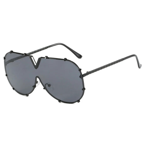 Women’s oversized pilot sunglasses with rivet metal frame and UV400 protection for driving, travel, and outdoor fashion.