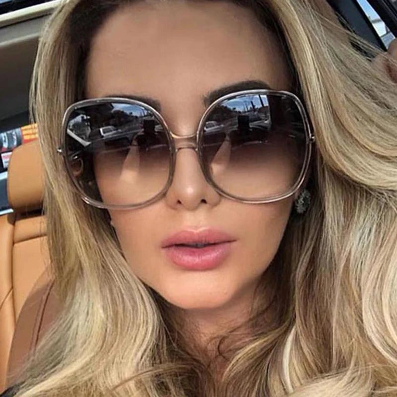 Women’s oversized round vintage sunglasses with plastic frame and luxury designer-inspired style.