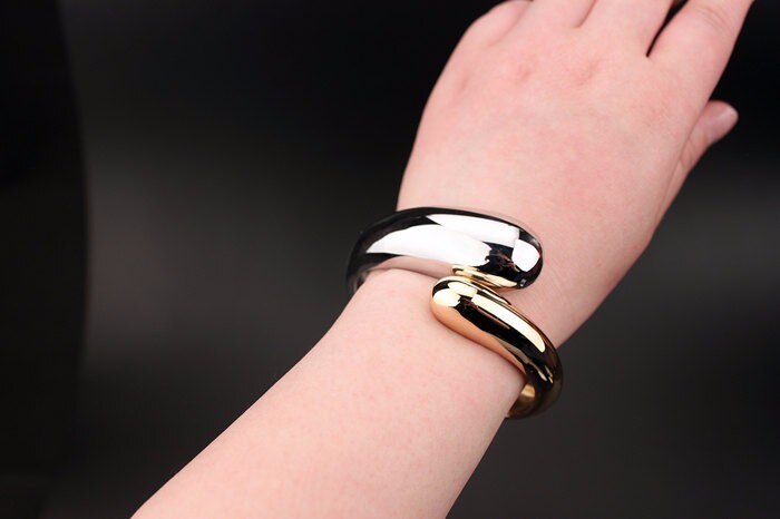 Wide-Opened Snake Bracelet Bangles